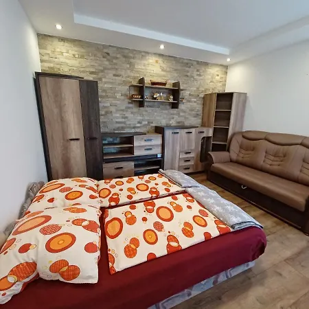 Hajnalka Vendeghaz Balatonoszod