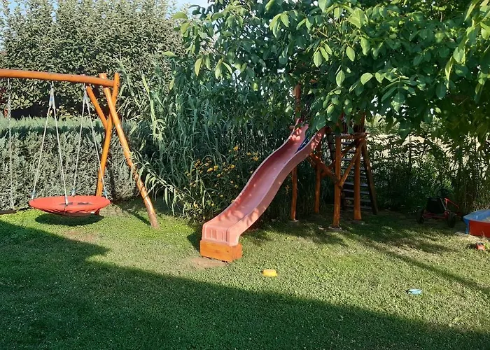 Hajnalka Vendeghaz شقة